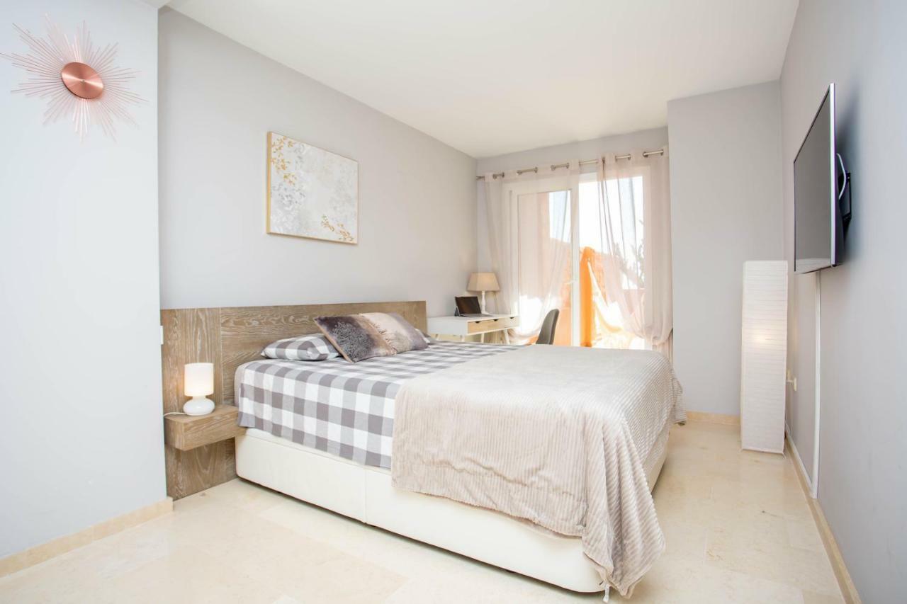 Ample Luxury Fancy Golf & Padel Apartemen *