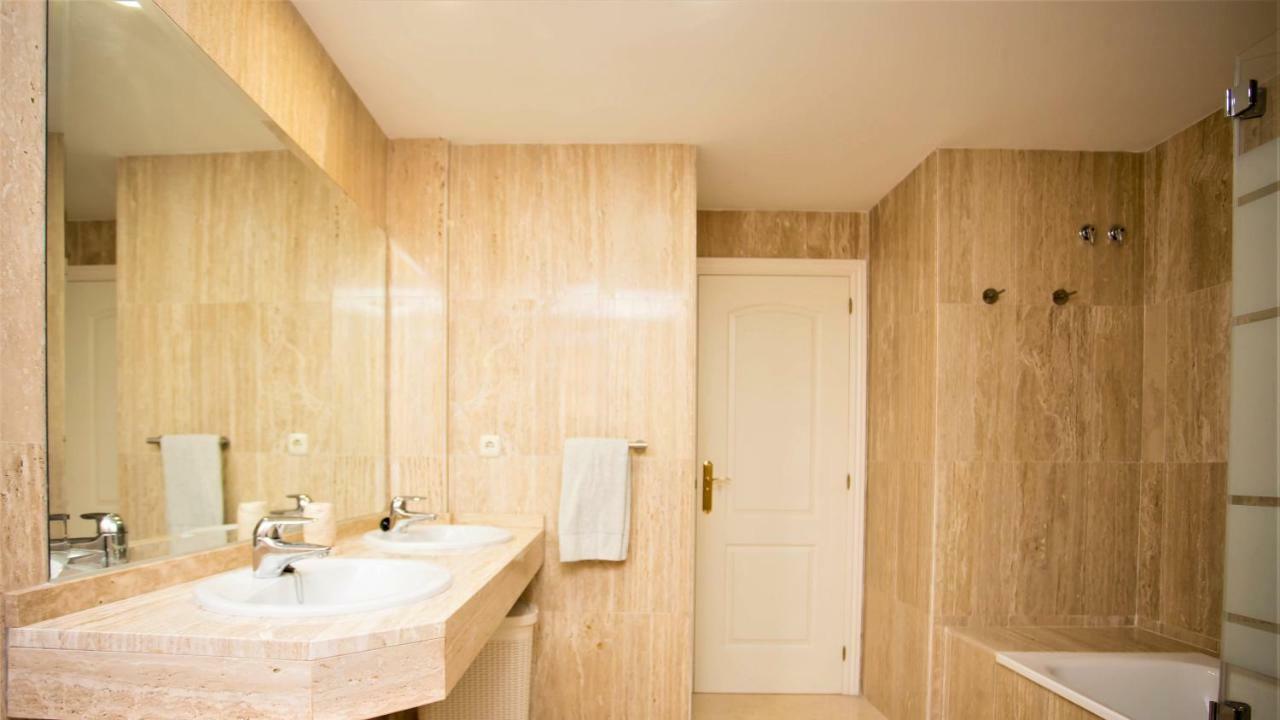 Apartemen Ample Luxury Fancy Golf & Padel Marbella