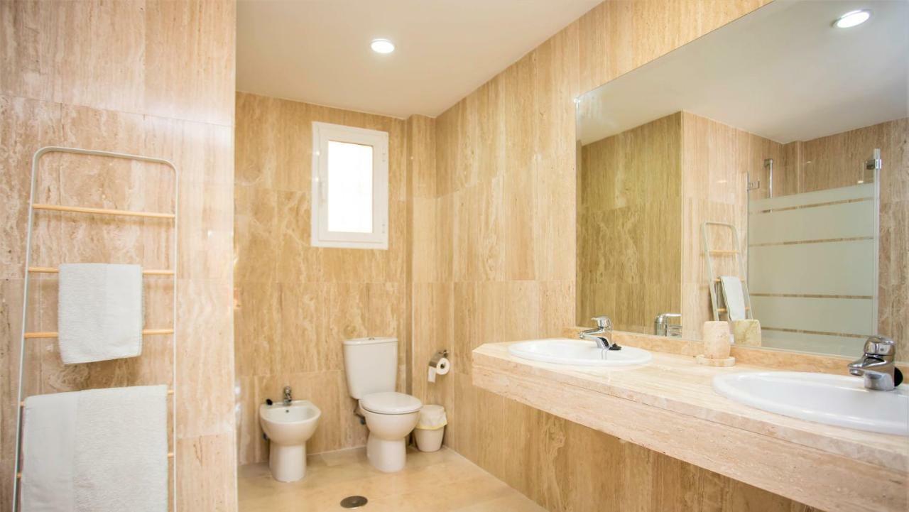 Apartemen Ample Luxury Fancy Golf & Padel