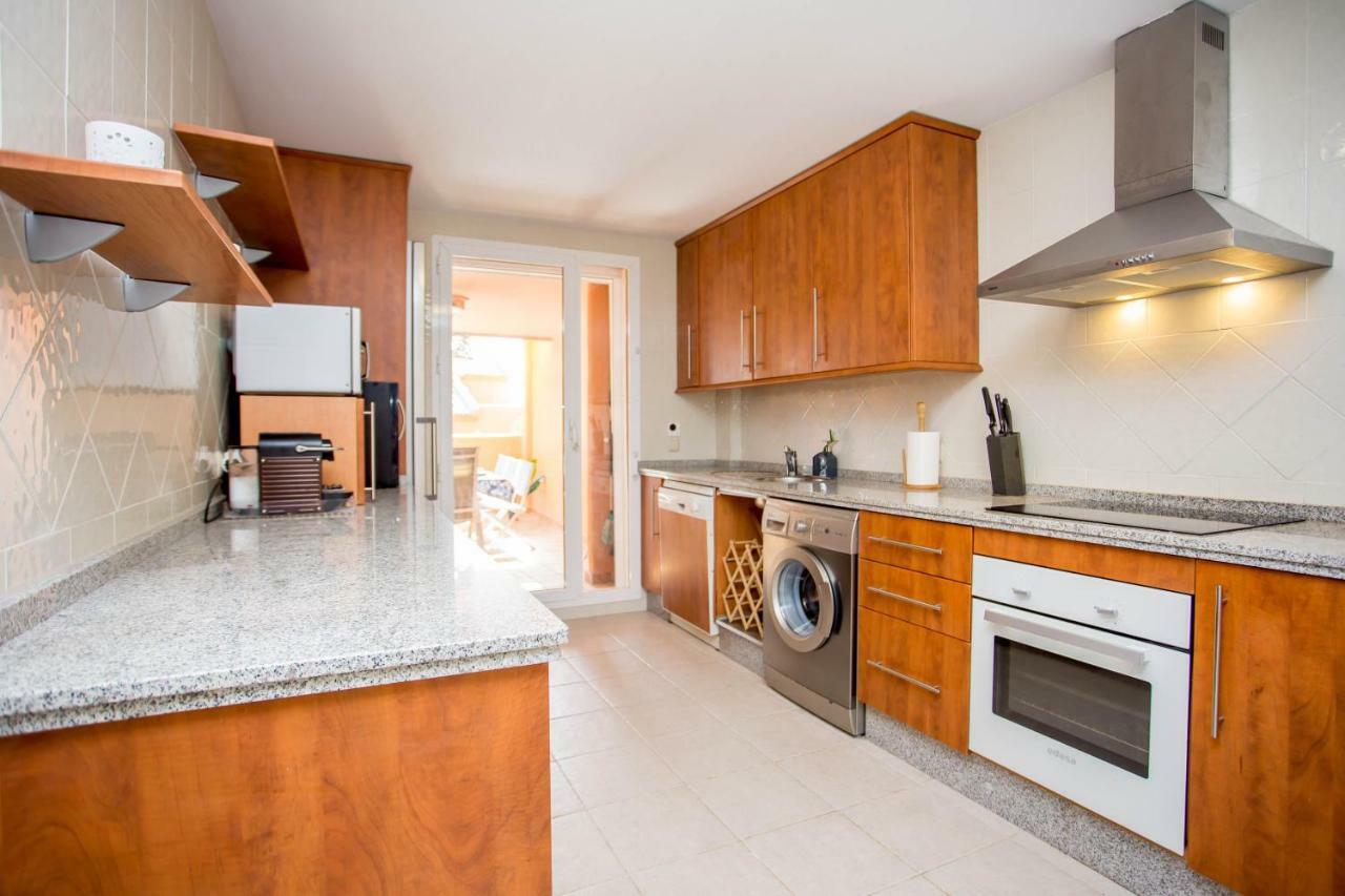 Ample Luxury Fancy Golf & Padel Apartemen Marbella